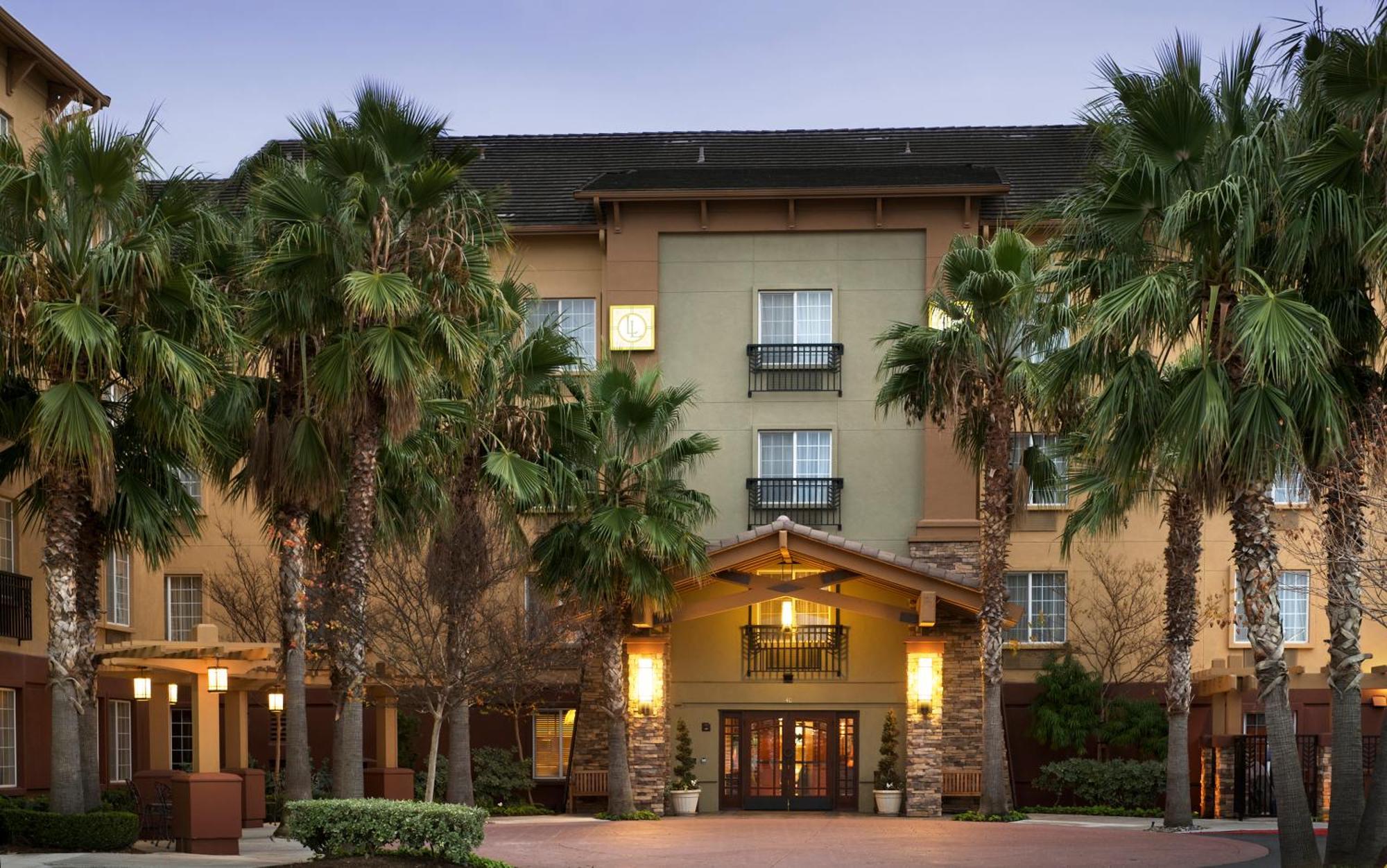 Larkspur Landing Extended Stay Suites Милпитас Екстериор снимка